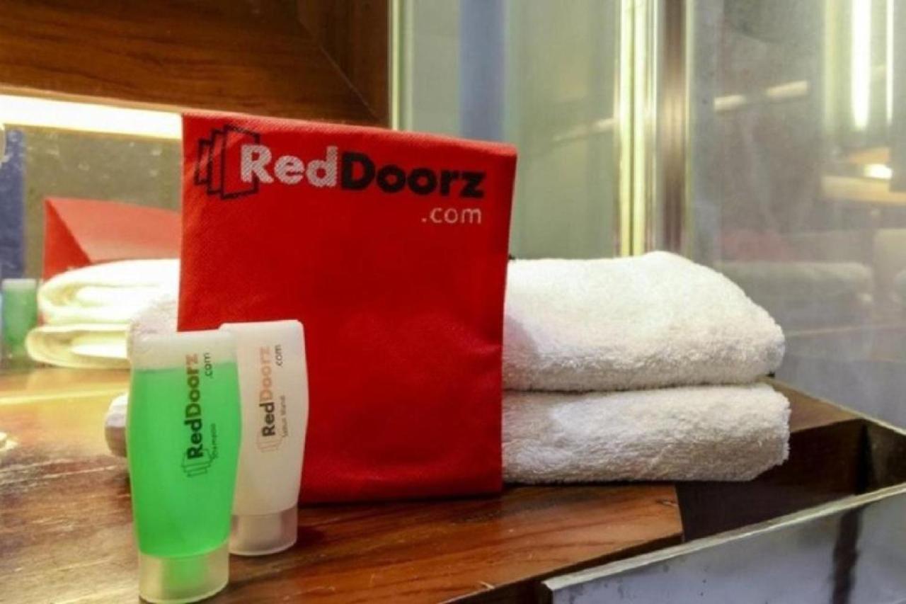 Reddoorz Plus @ Hertasning Area Makassar Eksteriør bilde